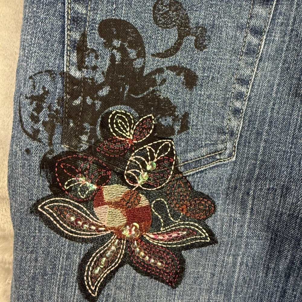 GJ Guess Womens Denim Flare Jeans Embellished Floral Embroidery Size 29 - Picture 7 of 8